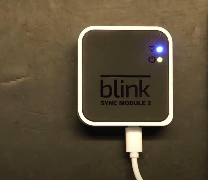 solid blue and green light on Blink sync module device